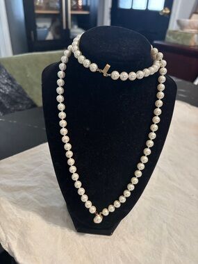 Carolee vintage Pearl Necklace a - White Pearls